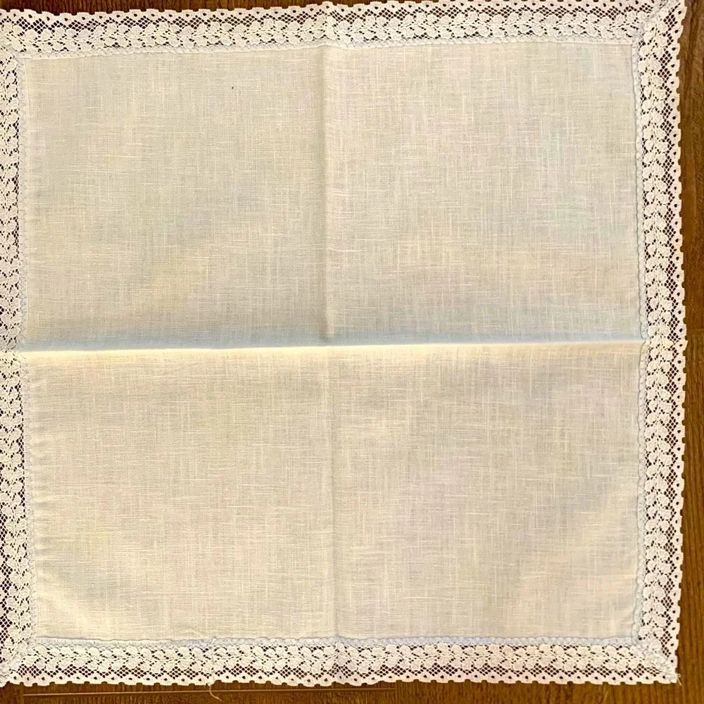 Elegant blue Lace-Trimmed Napkins